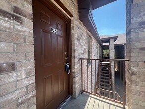 1204 E Lyon St in Laredo, TX - Foto de edificio - Building Photo