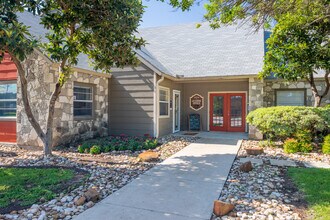 Villa De Oro in San Antonio, TX - Building Photo - Building Photo