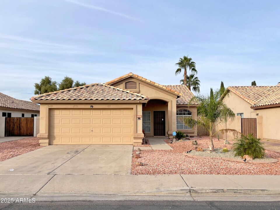 6926 W Via Del Sol Dr in Glendale, AZ - Building Photo