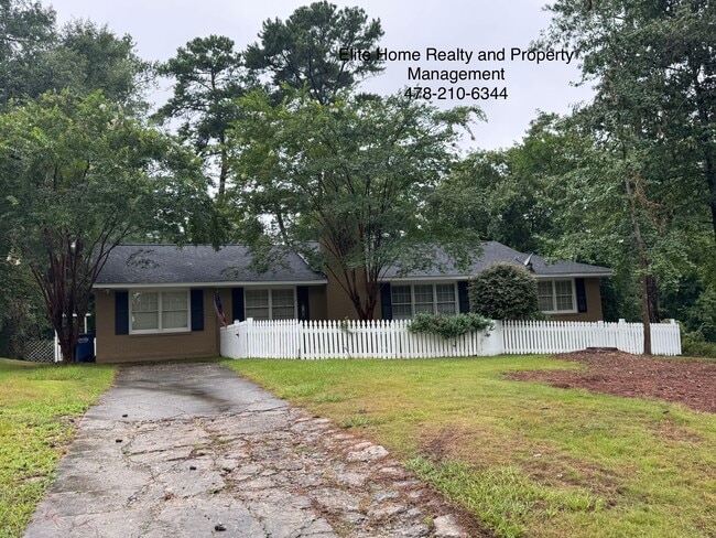 property at 828 Forest Ridge Dr W