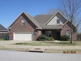801 SW Wallstone Rd in Bentonville, AR - Building Photo