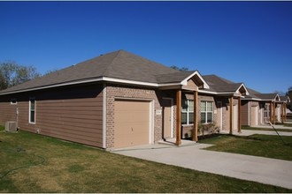 Three Rivers Duplex in Three Rivers, TX - Building Photo - Building Photo