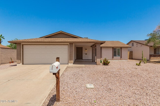 property at 1512 West Mariposa Dr
