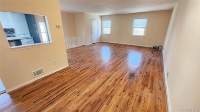 244-57 Grand Central Pkwy in Queens, NY - Building Photo - Building Photo