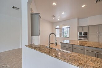 10640 Warrior Ct in Las Vegas, NV - Foto de edificio - Building Photo