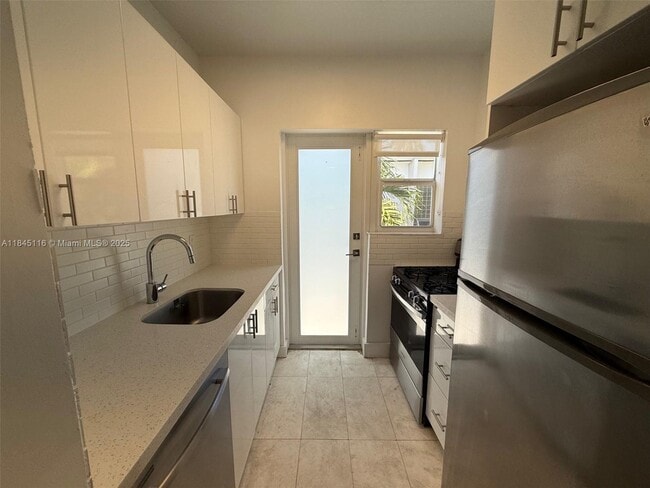 1606 Meridian Ave in Miami Beach, FL - Building Photo - Building Photo