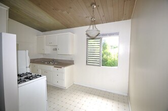 121 W Arrellaga St in Santa Barbara, CA - Foto de edificio - Building Photo