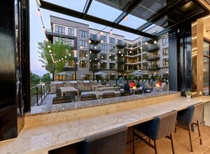 REV by Vermella in Belleville, NJ - Foto de edificio - Building Photo