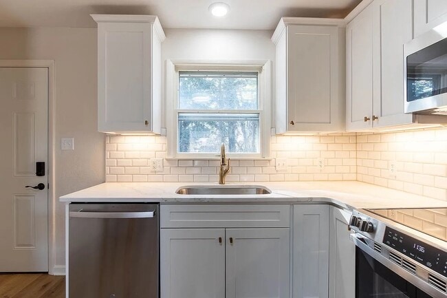 1026 N Atherton St in State College, PA - Building Photo - Building Photo