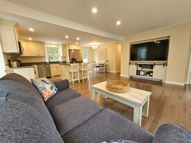 22 Bush Hill Dr in Niantic, CT - Building Photo