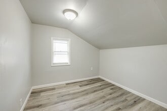 231 W Follett St in Fond du Lac, WI - Foto de edificio - Building Photo