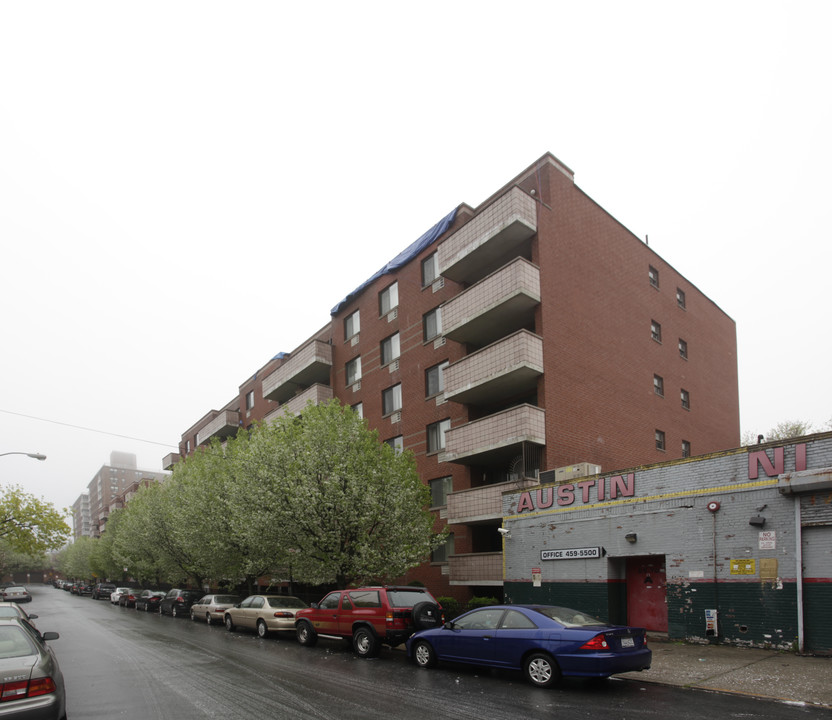 Austin Terrace in Rego Park, NY - Building Photo