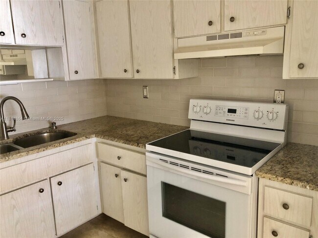 1753 3rd Ave N in Lake Worth Beach, FL - Building Photo - Building Photo