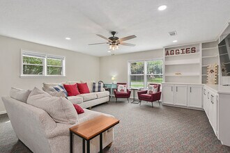 1909 Langford St in College Station, TX - Building Photo - Building Photo