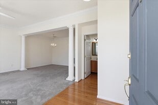 25828 Kirkwood Square in Chantilly, VA - Building Photo