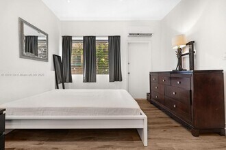 1351 Meridian Ave in Miami Beach, FL - Building Photo - Building Photo