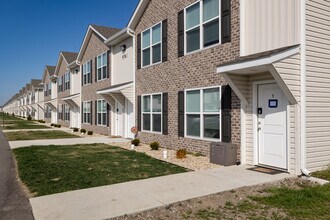 Falcon Place Townhomes in Mascoutah, IL - Building Photo - Building Photo