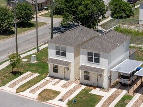 230 Debus Dr in Taylor, TX - Building Photo - Building Photo