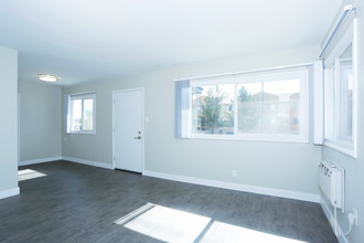 City Light Apartments in Las Vegas, NV - Building Photo - Interior Photo