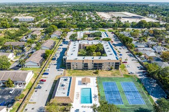 Country Pines in Davie, FL - Building Photo - Building Photo