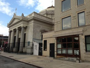 180 S 4th St in Brooklyn, NY - Foto de edificio - Building Photo