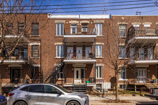 5783-5787 2E Av in Montréal, QC - Building Photo - Primary Photo