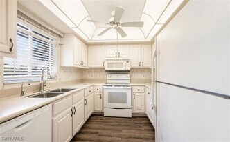 5635 Rattlesnake Hammock Rd in Naples, FL - Building Photo