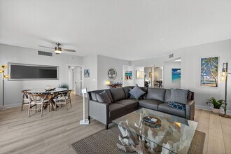 1001 Arbor Lake Dr in Naples, FL - Building Photo - Building Photo