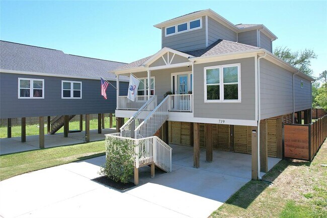 property at 719 Baywood Dr