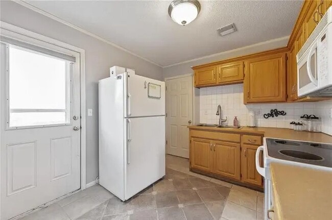 2101 SW Wall St, Unit Apartment A in Blue Springs, MO - Building Photo - Building Photo