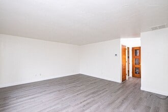 3725 SE Jackson St in Milwaukie, OR - Building Photo - Building Photo