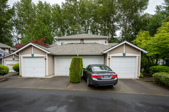 4635 168th Ct NE in Redmond, WA - Foto de edificio - Building Photo