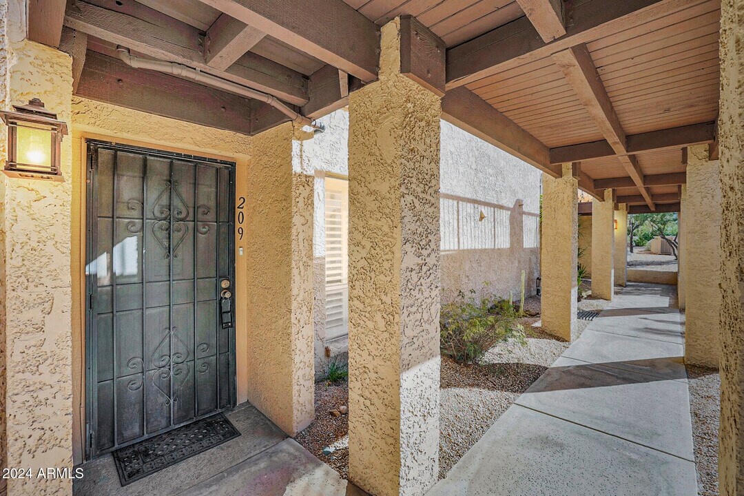 7402 E Carefree Dr in Carefree, AZ - Building Photo