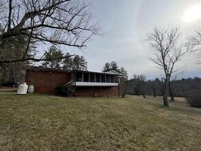 162 Pisgah Heights Ln in Hendersonville, NC - Building Photo - Building Photo