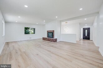 866 Canal Dr in McLean, VA - Building Photo - Building Photo