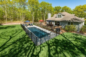 16 Hildreth Rd S in Hampton Bays, NY - Building Photo - Building Photo