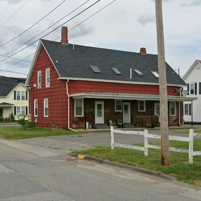 47 Clinton Ave, Unit #3 in Winslow, ME - Foto de edificio - Building Photo
