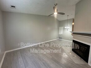 942 Stewarts Creek Dr in Fayetteville, NC - Building Photo - Building Photo