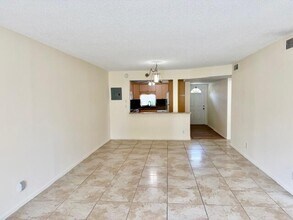 8940 S Hollybrook Blvd in Pembroke Pines, FL - Building Photo - Building Photo