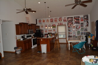 1209 W Neely Ave in Muncie, IN - Foto de edificio - Building Photo