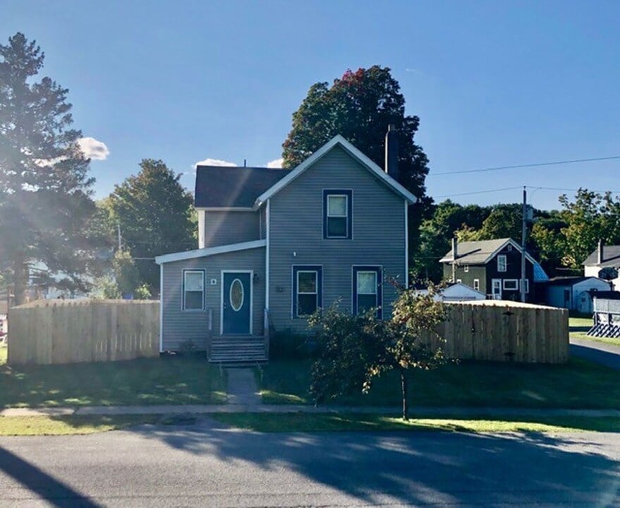 27 Anderson Ave in Carthage, NY - Building Photo