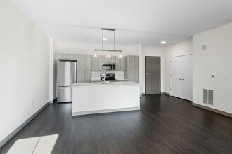 2420 E Capitol Dr in Shorewood, WI - Building Photo - Building Photo