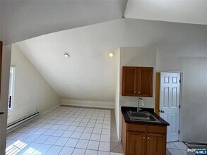 163 Linden Ave, Unit 3rd in Irvington, NJ - Building Photo - Building Photo