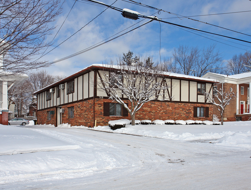 38 Marshall Ave in Akron, OH - Building Photo