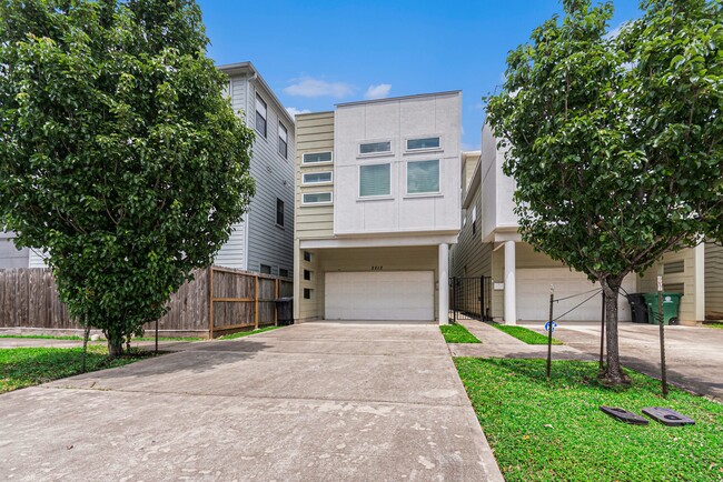 2212 Hutchins St in Houston, TX - Building Photo - Building Photo