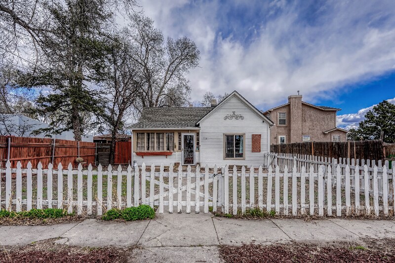 226 E Harrison St in Colorado Springs, CO - Building Photo
