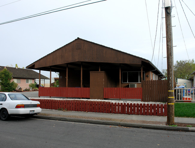 993 Butte Ct in Santa Rosa, CA - Foto de edificio - Building Photo