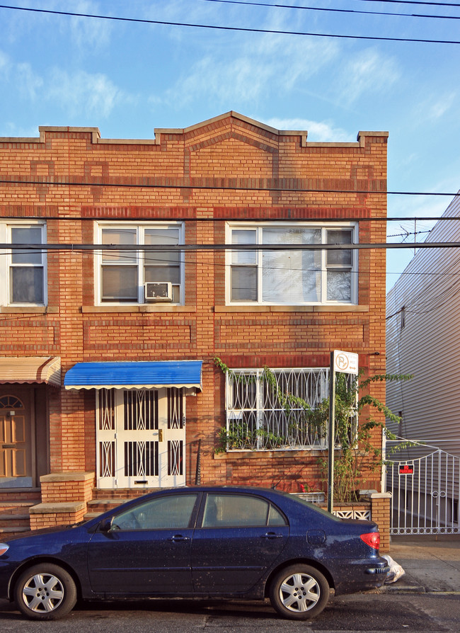1919 Bleecker St in Ridgewood, NY - Foto de edificio - Building Photo