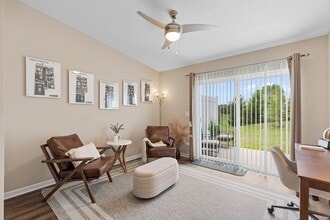 Redwood Blacklick in Blacklick, OH - Foto de edificio - Building Photo