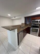 520 SW 111th Ave in Pembroke Pines, FL - Building Photo